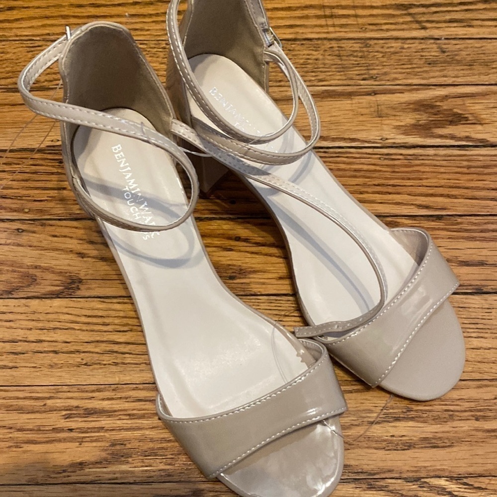 Benjamin walk touch ups size 6.5 never worn